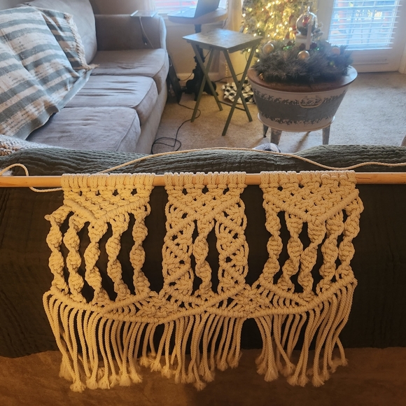Beautiful Wall Hanging Macrame - Picture 1 of 3